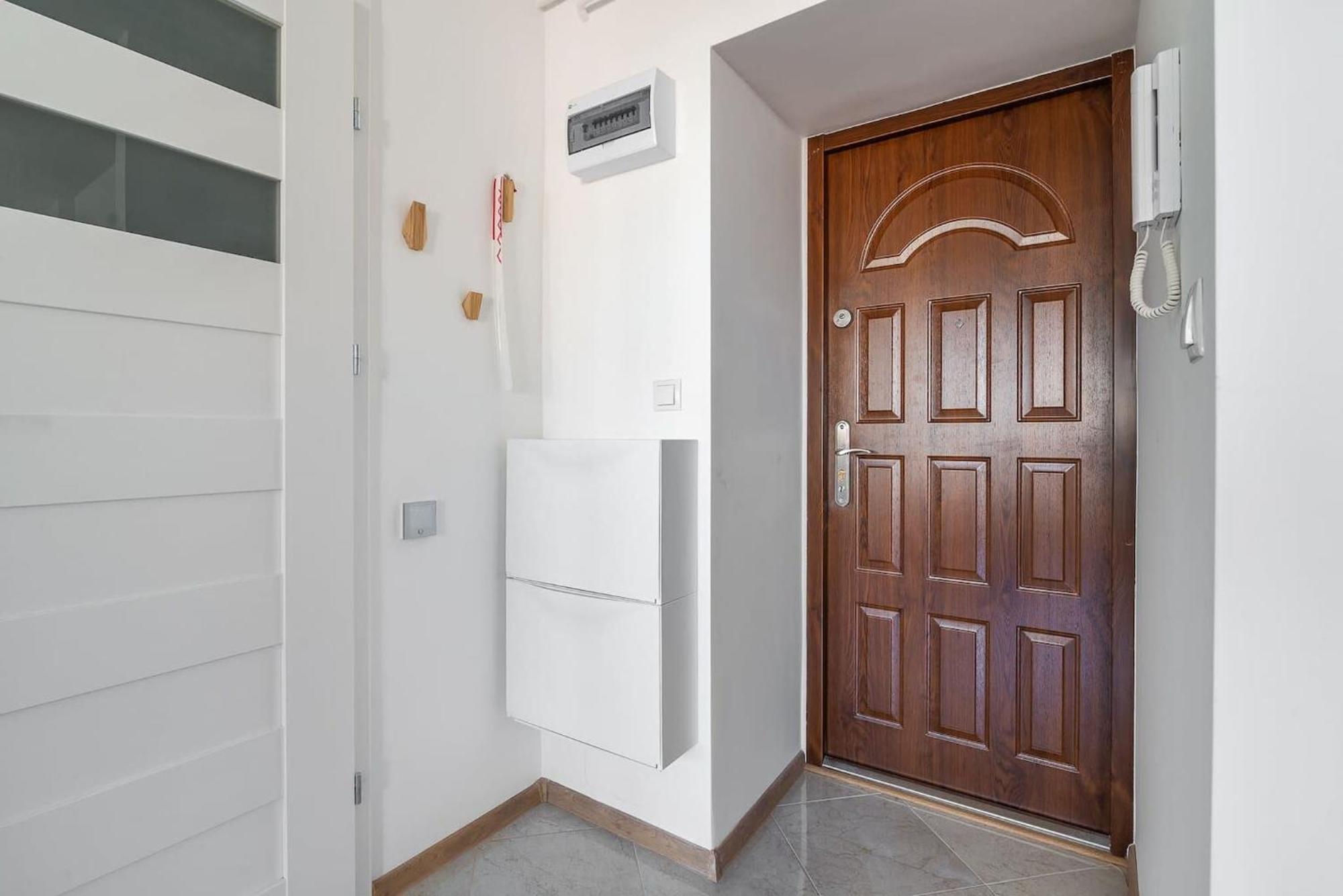 Navy Aesthetic Apartment With Balcony By Noclegi Renters Warsawa Bagian luar foto