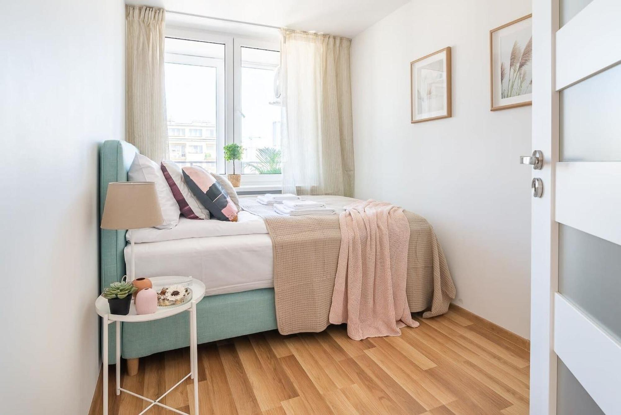 Navy Aesthetic Apartment With Balcony By Noclegi Renters Warsawa Bagian luar foto