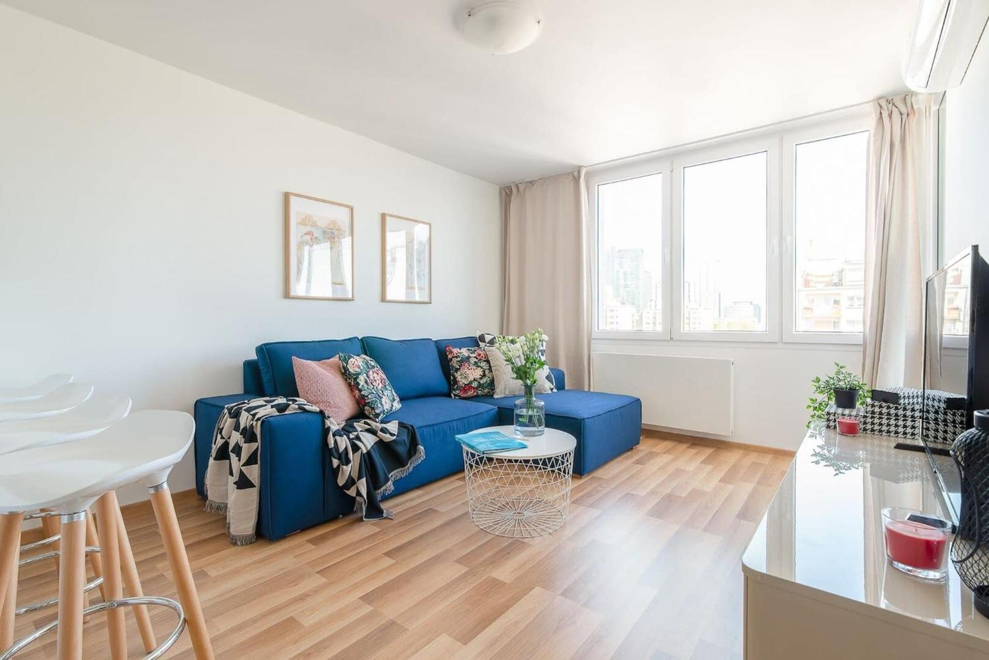 Navy Aesthetic Apartment With Balcony By Noclegi Renters Warsawa Bagian luar foto